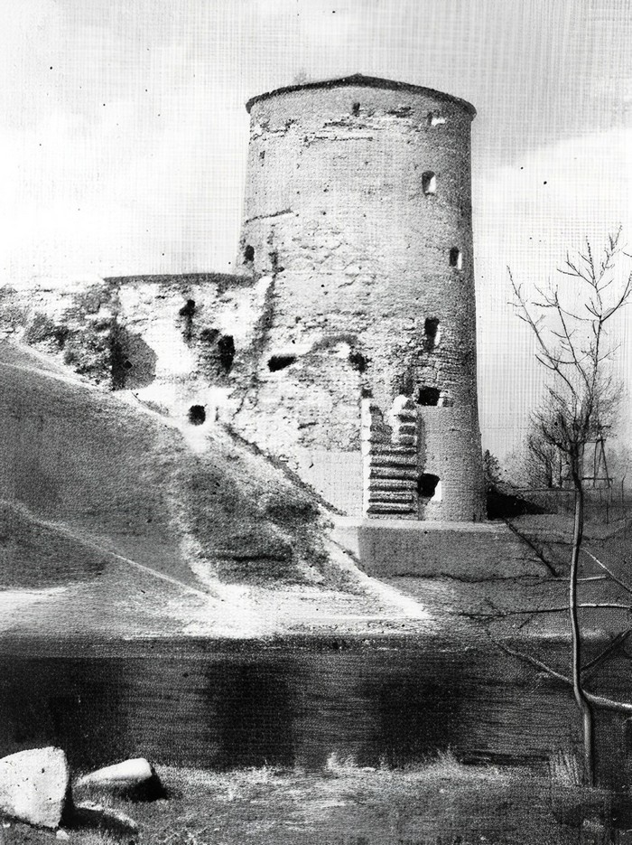 19. Псков. Гремячая башня, 1525 г. (фото О. И. Брайцевой)