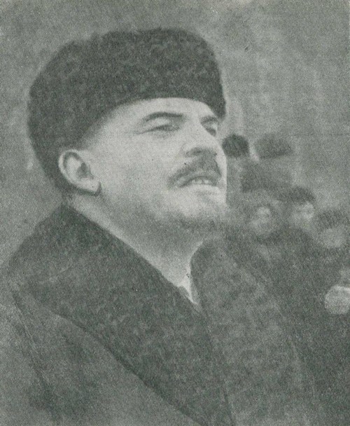 Рис. 1. В. И. Ленин (фото П. Новицкого). Прекрасный репортажный портрет, сделанный в 1919 г., в раннюю пору развития советского фоторепортажа