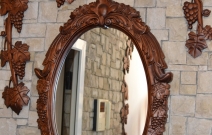 Декоративная композиция с рамой для зеркала